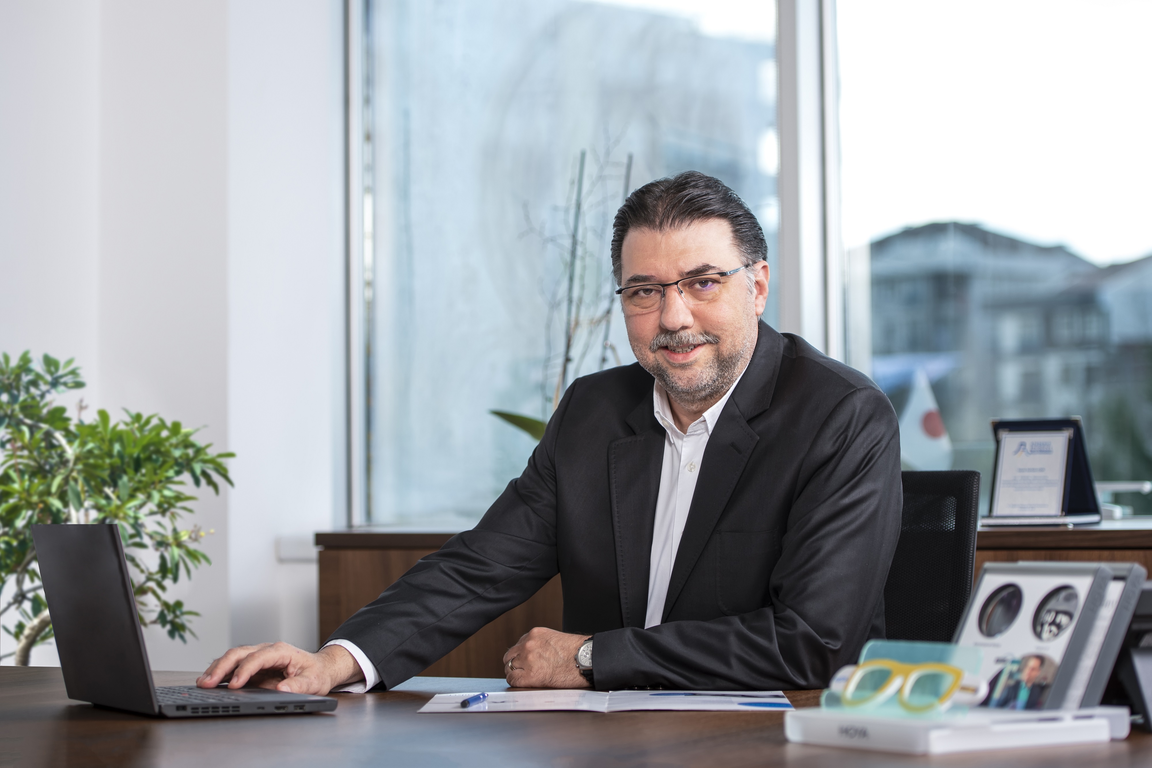 Hoya_Türkiye_Satış_ve_Pazarlama_Direktörü_Hakan_KAYRA.JPG